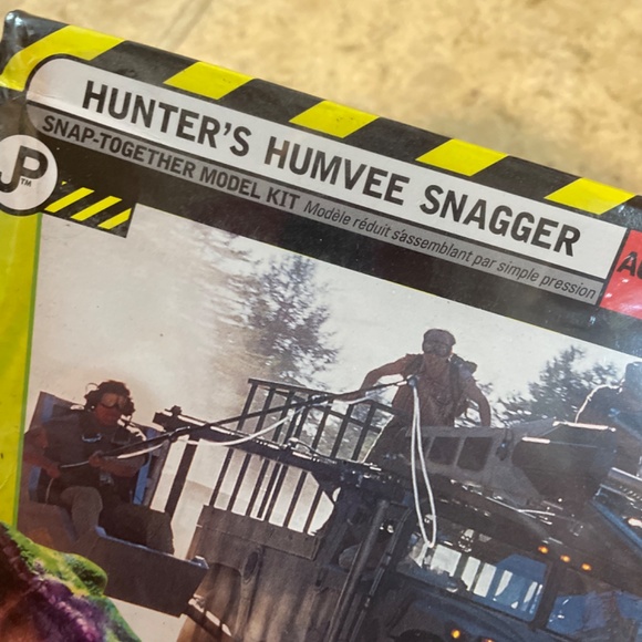Hunter's Humvee Snagger SnapTite Revell Jurassic Park Model Kit The Lost World - Picture 3 of 5